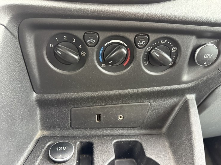 2016-ford-transit-image-33