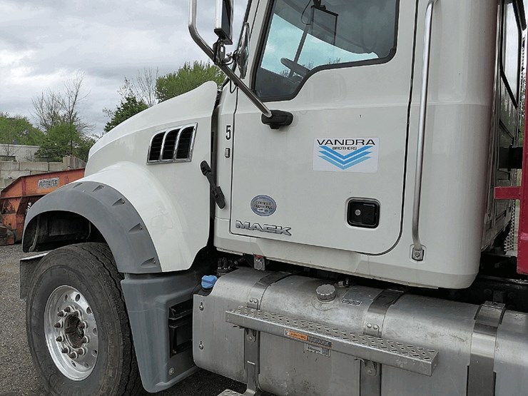 2017-mack-granite-gu713-image-9