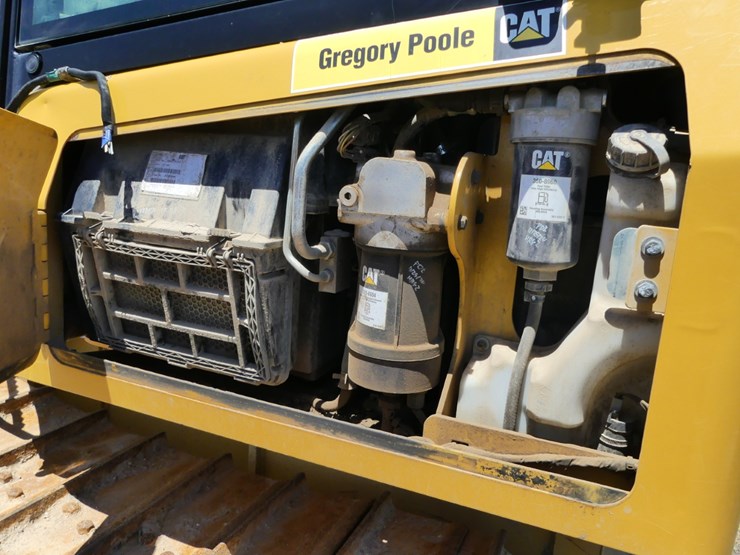 2020-caterpillar-d3-lgp-image-9