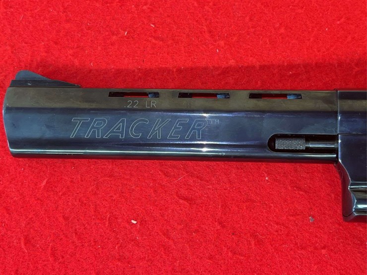 taurus-tracker-revolver-.22-lr-image-12