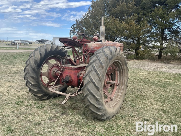 1952-farmall-super-m-2wd-tractor-image-5