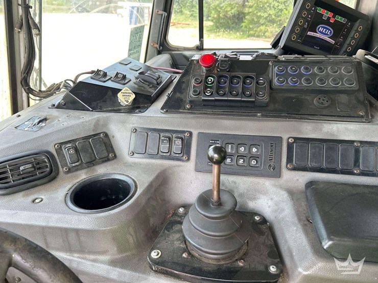 2020-peterbilt-520-image-18