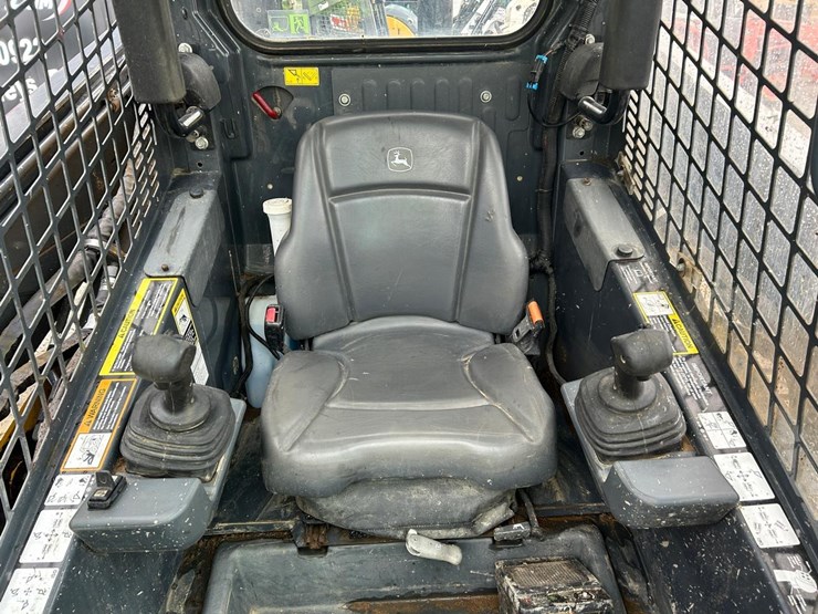 2021-deere-331g-image-19