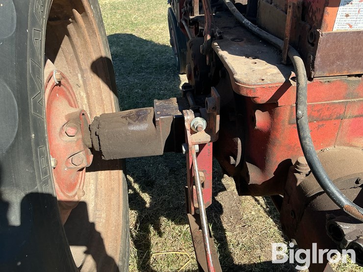 1955-farmall-400-2wd-tractor-image-19