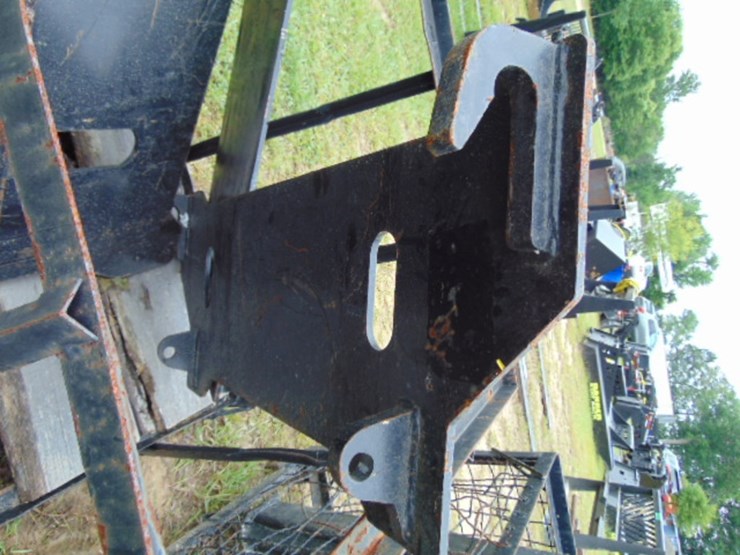 skid-steer-attachment-plate--global-style-image-1