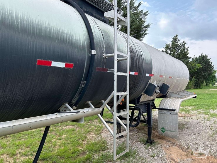 2002-harmon-steel-barrel-7,000-gallon-asphalt-t/a-tanker-trailer-image-16