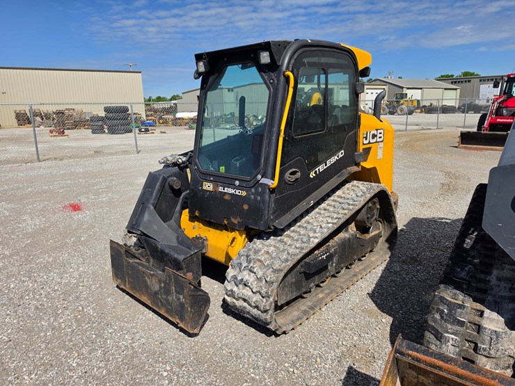 2018-jcb-3ts-8t-image-1