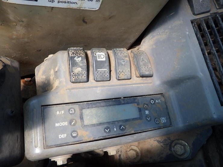 2012-john-deere-60d-image-49
