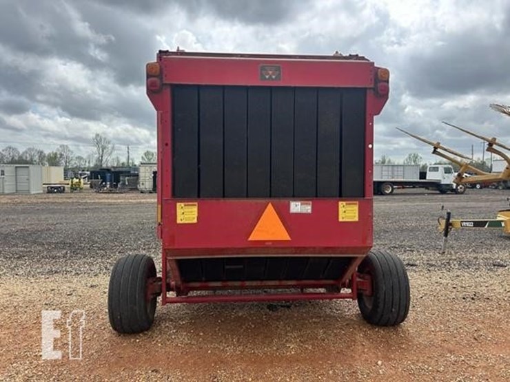 massey-ferguson-1756-image-5