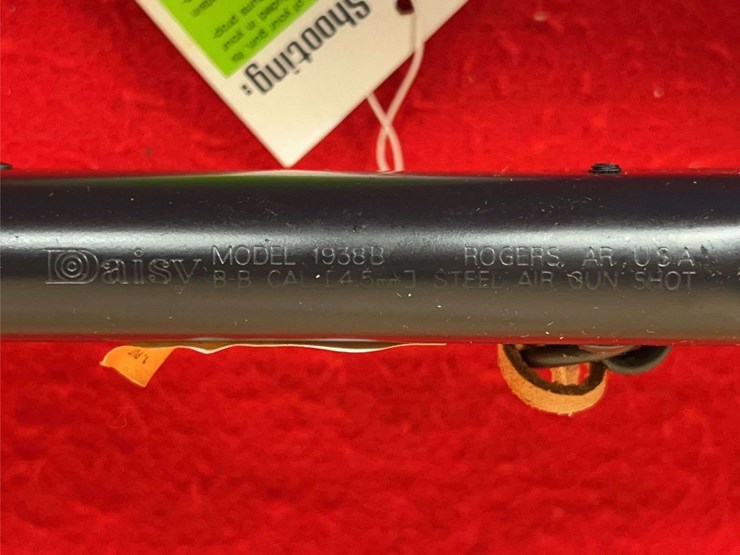 daisy-model-1938b-red-ryder-bb-gun-with-original-packaging-image-13
