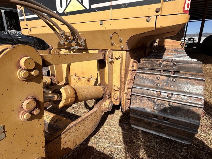 2005-caterpillar-d4g-image-12
