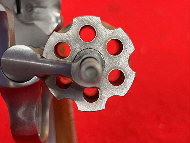 smith-&-wesson-model-63-revolver-.22-lr-image-8