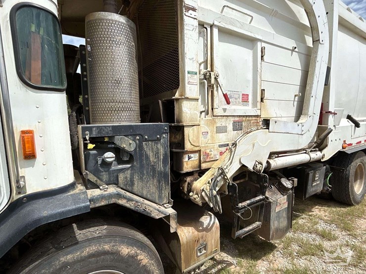 2020-peterbilt-520-image-25