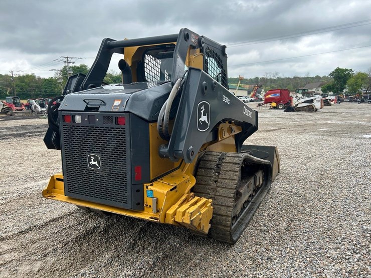 2021-deere-331g-image-4
