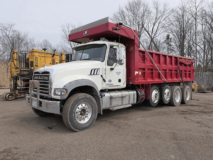 2017-mack-granite-gu713-image-1
