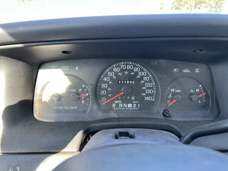 2001-ford-crown-victoria-sedan-image-24
