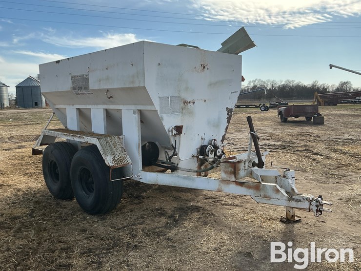 piester-dry-fertilizer-spreader-image-3