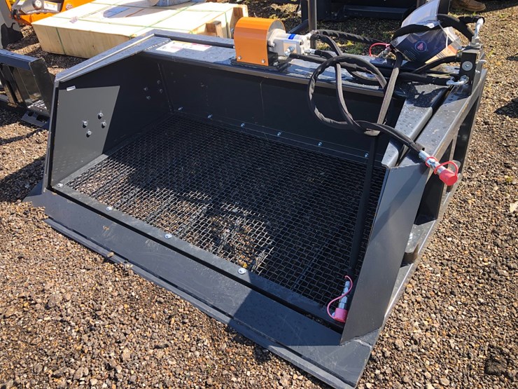 #50-•-72”-vibratory-screener-bucket-image-2