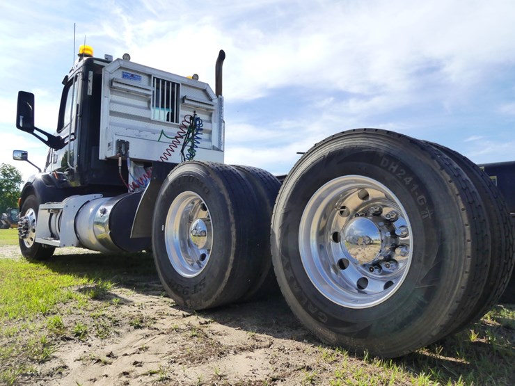 2017-peterbilt-579-image-7