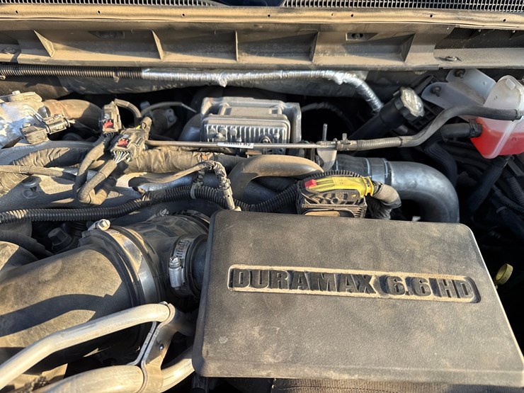 2022-chevrolet-3500-image-16