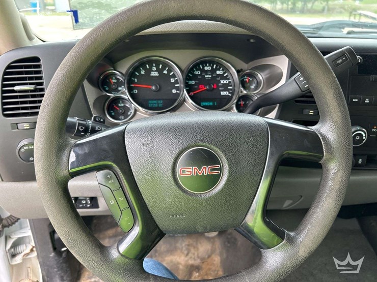 2013-gmc-2500hd-image-16