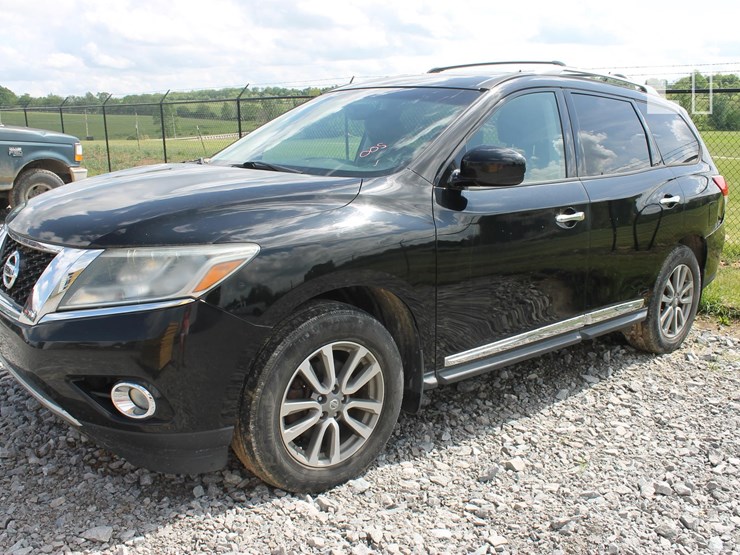 2014-nissan-pathfinder-image-1
