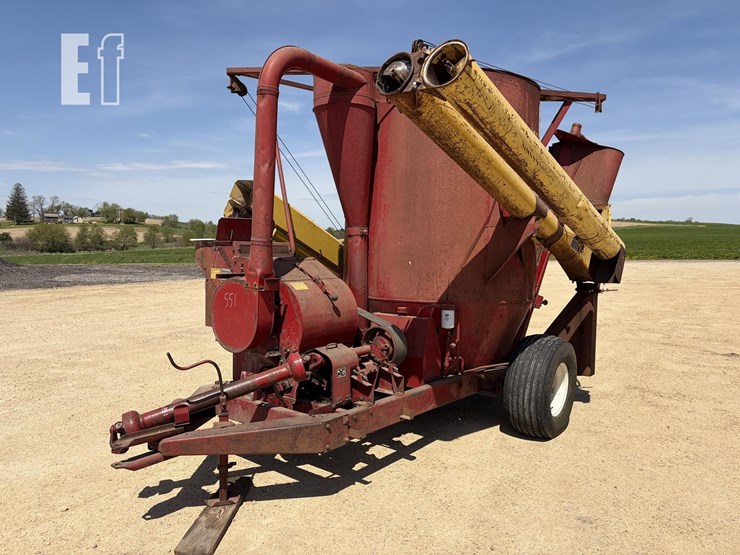 new-holland-358-image-1