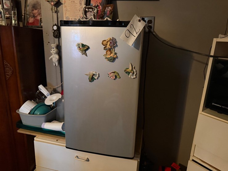 #92-•-haier-mini-fridge-image-1