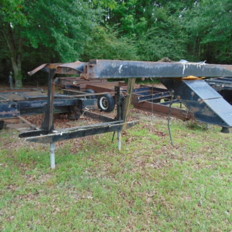 (NT) 5TH WHEEL CAMPER TRAILER FRAME
