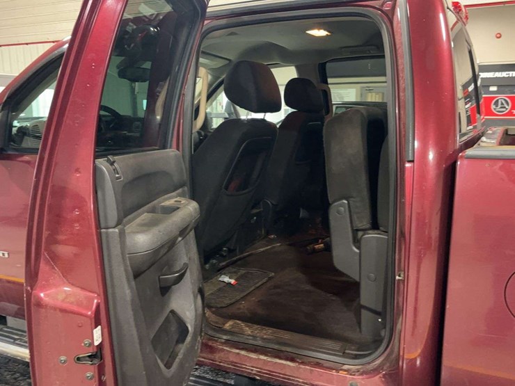 2014-chevrolet-silverado-2500hd-image-11