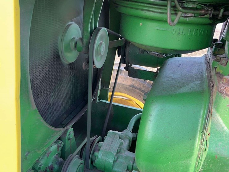 john-deere-820-image-64