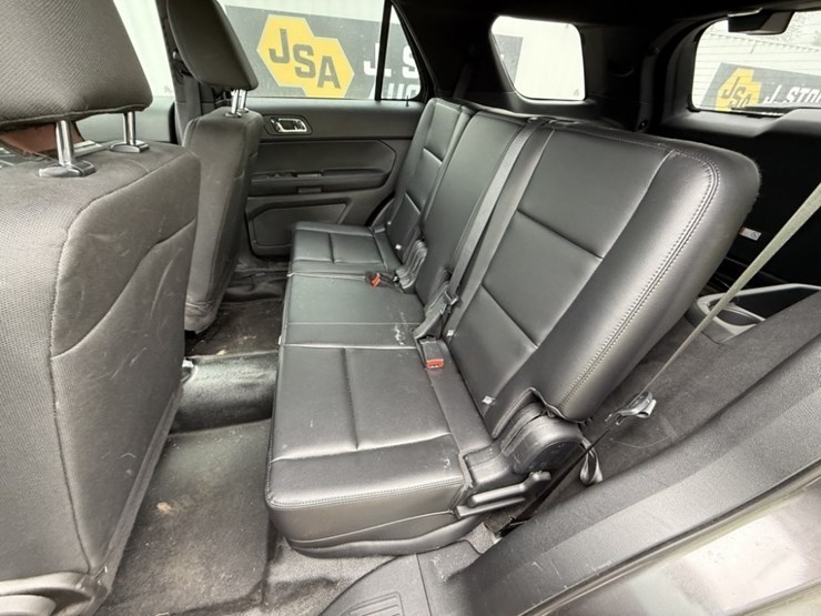 2017-ford-explorer-image-23