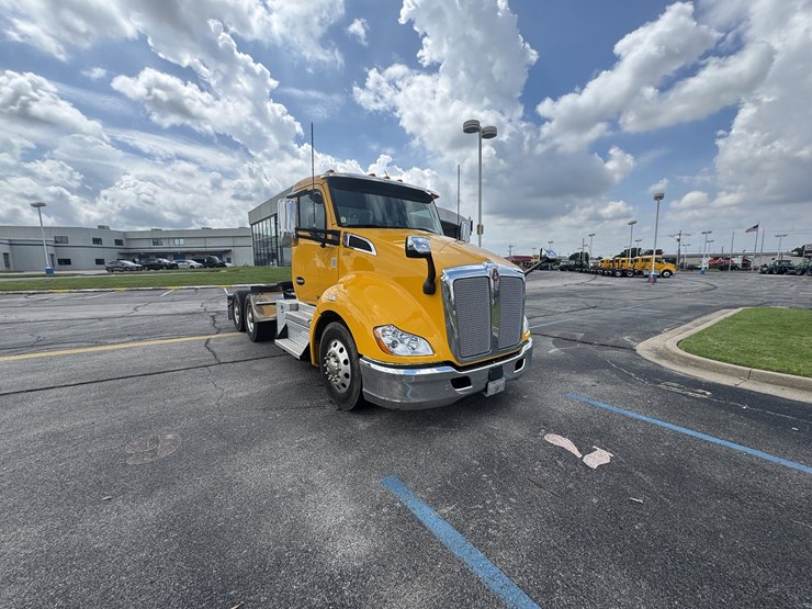 2021-kenworth-t680-image-2