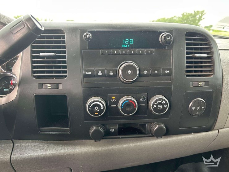 2012-chevrolet-silverado-2500hd-image-15