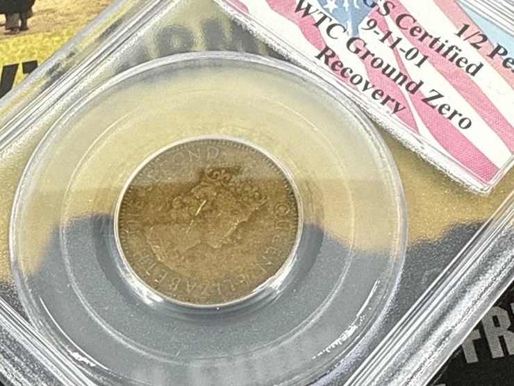 #36039-•-american-hero-book-with-coin-dated-1666,-1-cent-image-5