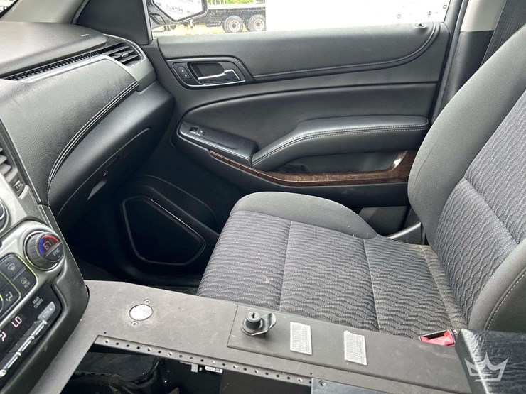 2018-chevrolet-tahoe-image-18
