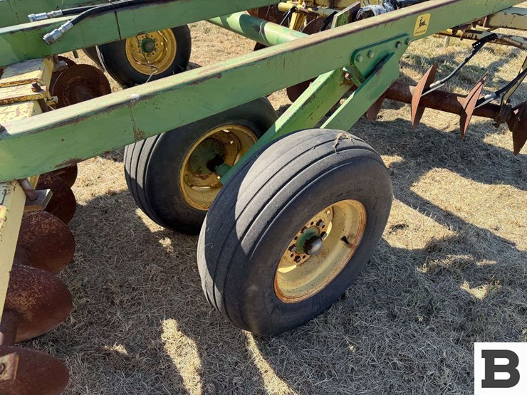 john-deere-310-image-13