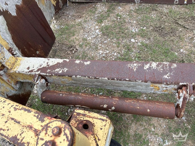 t/a-aggregate-spreader-box-wheel-loader-attachment-image-8