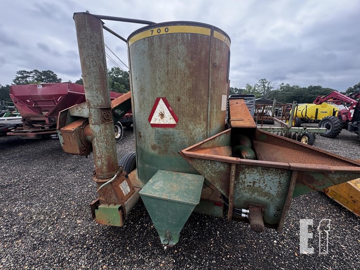 john-deere-700-image-3