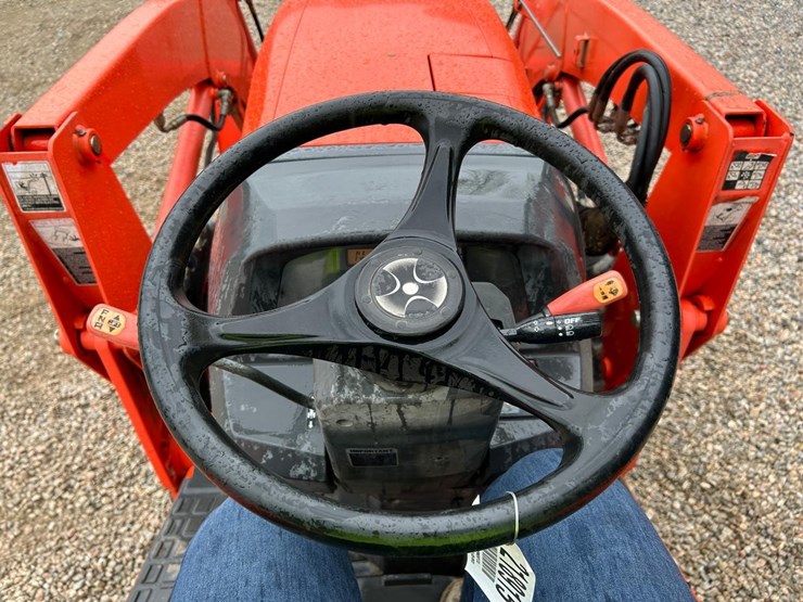 kubota-la724-image-24