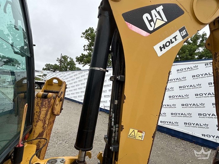 2013-caterpillar-420f-image-30