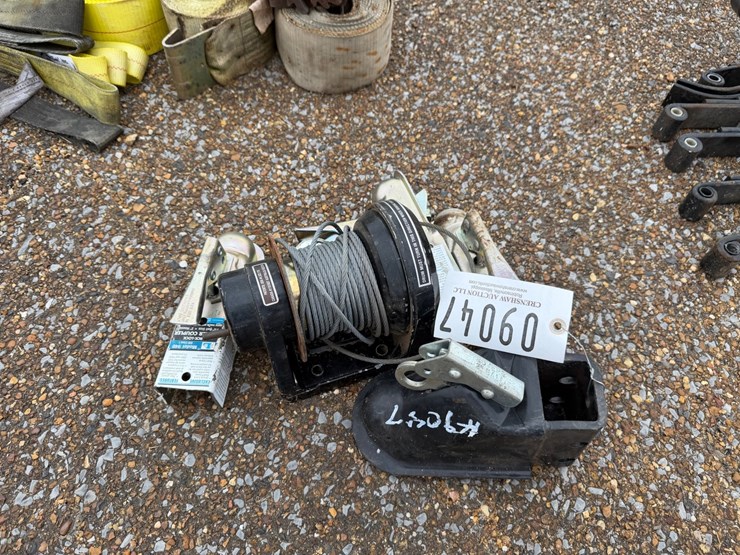 #9047-•-lot-of-trailer-hitches-(4)-&-winch-image-2