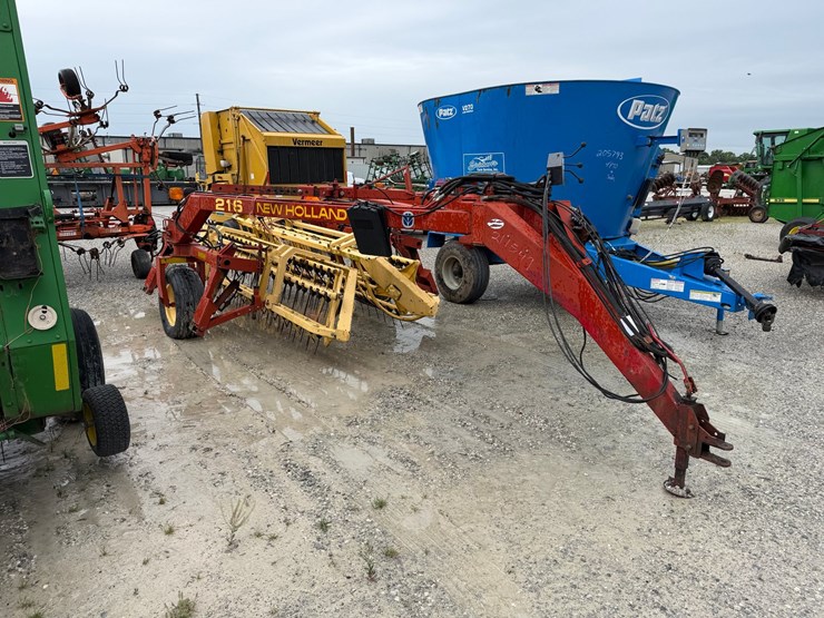 new-holland-216-image-10