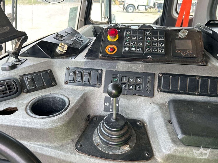 2019-peterbilt-520-image-19