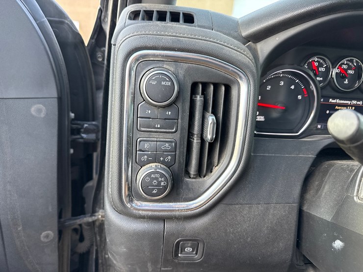 2022-chevrolet-3500-image-39