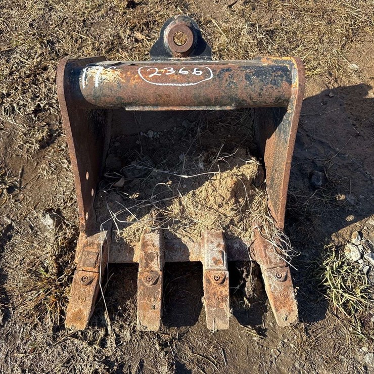 17in. Bucket w/ Teeth Excavator Attachment