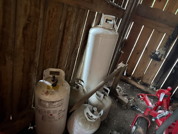 #73-•-5-propane-tanks-image-1