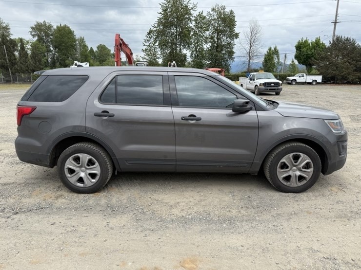 2017-ford-explorer-image-3