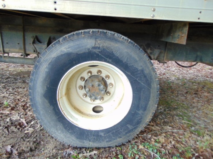 2004-international-durastar-4300-image-9