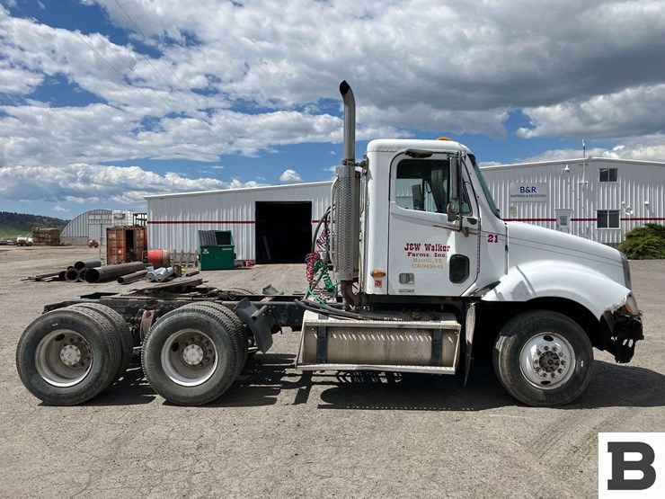 2002-freightliner-columbia-120-image-4